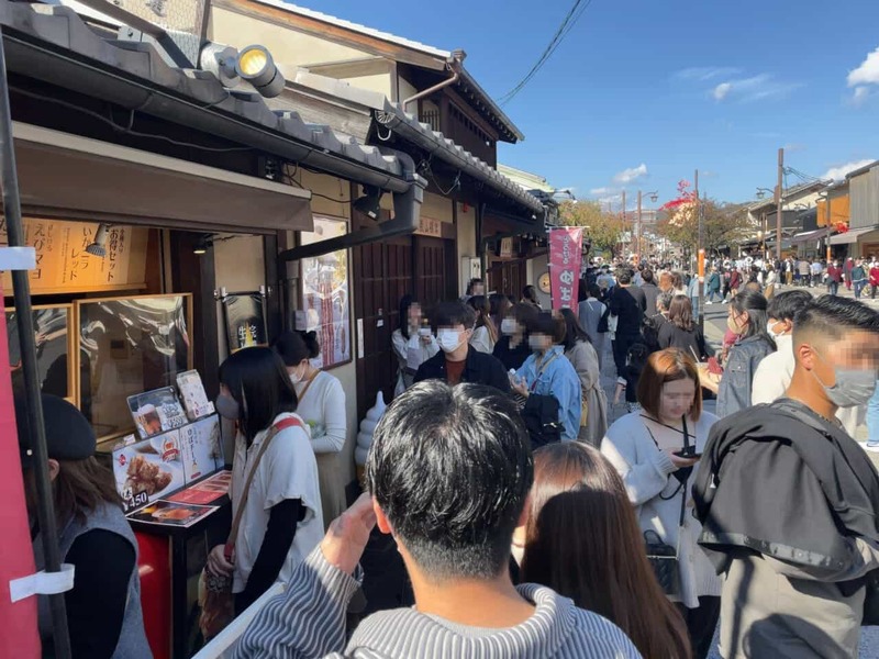 車や徒歩じゃない?京都・嵐山の飲食店、来店手段はまさかの!でも100年続く人気の理由とは