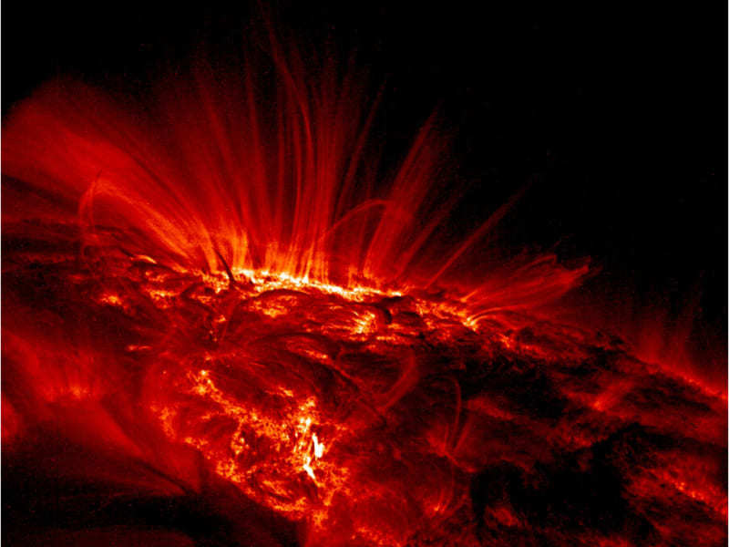 太陽コロナが表面よりも100万℃以上熱い理由を説明する「ナノフレア」を初観測！