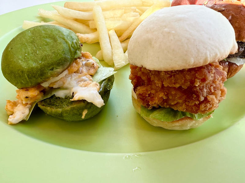 高尾の自然の中に本格ハンバーガーショップ発見！『Cafe chouchou』