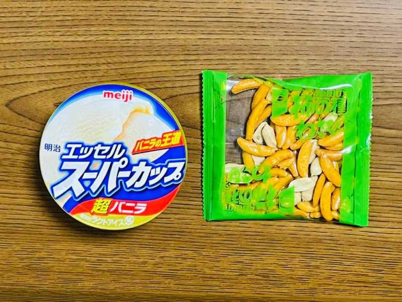 アイスに柿の種わさびをトッピング　亀田製菓公式紹介の珍レシピやってみた