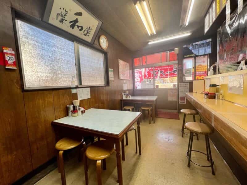 昭和の雰囲気漂う店『ラーメン専門 トモエ』のワカメ入り八王子ラーメン!!