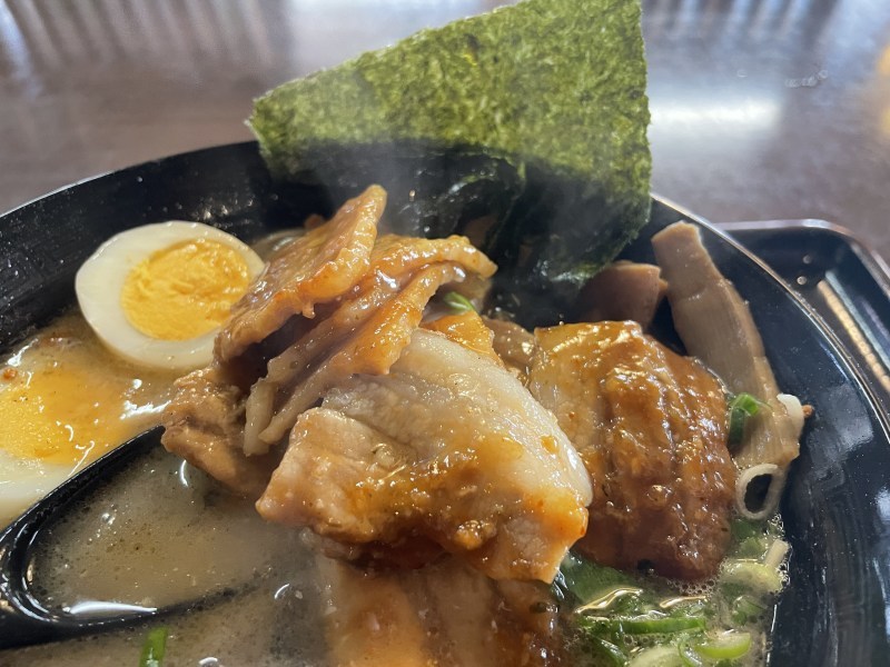 焼肉とラーメンが一緒になった奇跡の男飯を食べてみた