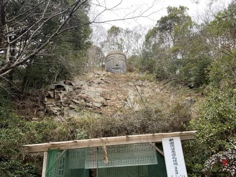 何だここ！玉名の山中で遺跡みたいな場所にたどり着いた先に巨大な仏像「大釈迦坐像」がいた