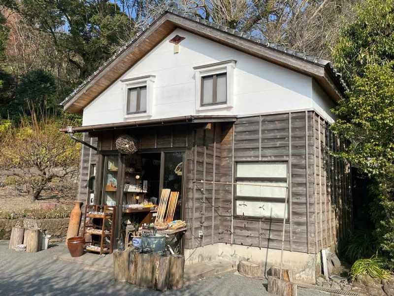 猫を祀る神社が鹿児島の観光名所「仙厳園」内にあるらしい　「猫神社」参拝レポ