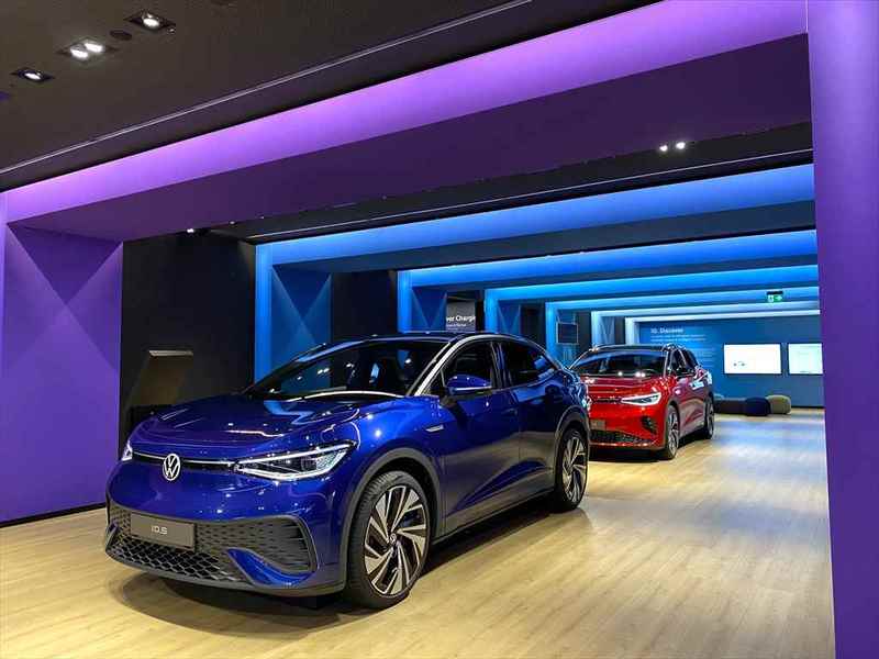 VW本社のアウトシュタットはスケールも超特大！ 名物のカリーブルストも堪能しました！【池ノ内ミドリのジャーマン日記】