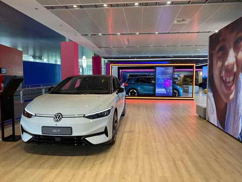 VW本社のアウトシュタットはスケールも超特大！ 名物のカリーブルストも堪能しました！【池ノ内ミドリのジャーマン日記】