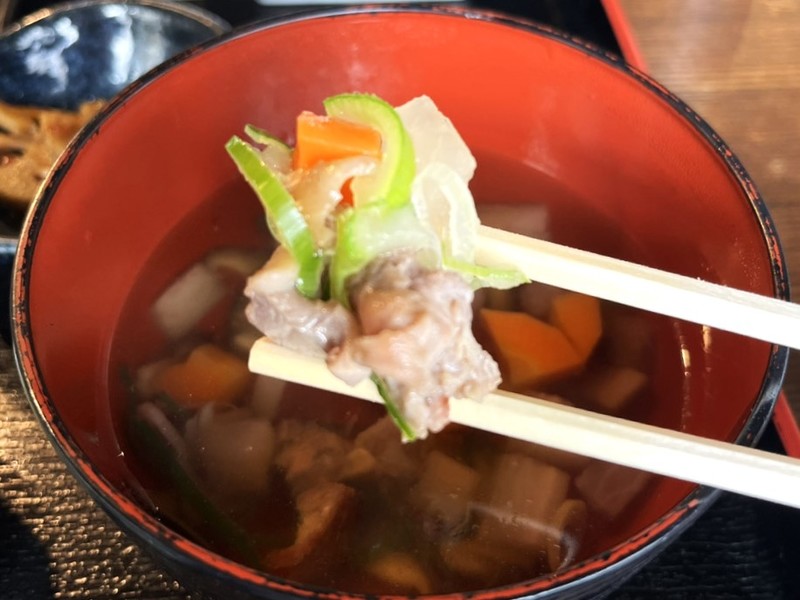 【益城ランチ】観光気分でゆっくり！「鶏炭焼 おはこ 西原店」でランチと向き合う時間が心地よい。