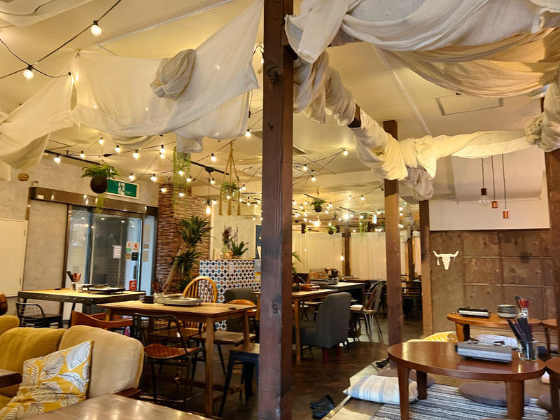 大きなかわいいパフェがいただける！全てがかわいいお店『CAFE NOOON』