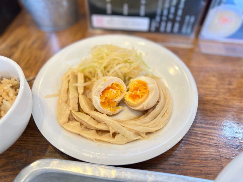 ツルモチ自家製麺の塩つけ麺が自慢！炊き込みご飯付で嬉しい『十八製麺』