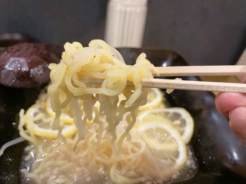 【熊本市中央区】ジョイフルは24時間営業してるとこ少なくなったけど「黄金ラーメン」は今も24時間営業！驚愕ビジュアルの三代目レモンラーメンを喰らう