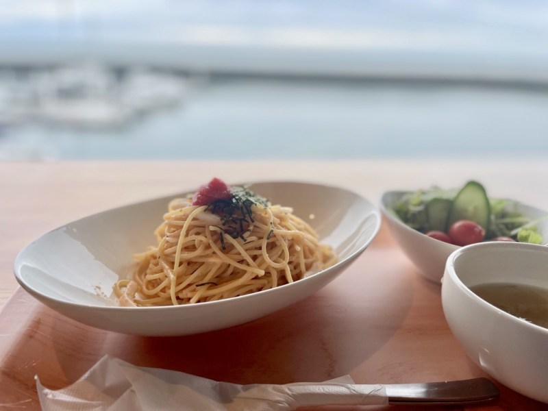 道の駅宇土マリーナにある「GENTOS」で海を眺めながらの贅沢な雰囲気で味わうパスタと音楽