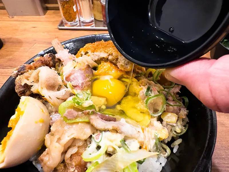 すた丼の聖なる一杯「極み肉玉ツリーすた丼」実食　一口ごとの多幸感がヤバッ！