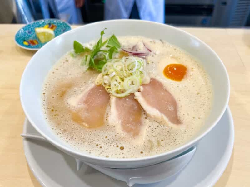 西八王子駅前に話題のラーメン新店『鶏白湯そば 伊東』がオープン！