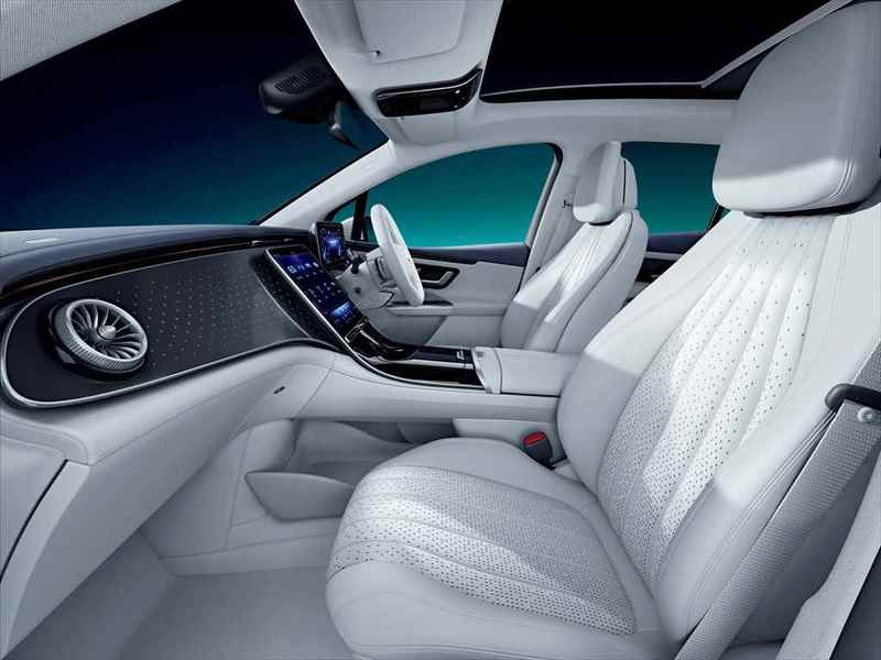 BEVのミドルクラスSUVカテゴリーに新たな旋風を巻き起こす!? メルセデスベンツ「EQE SUV」が発表！