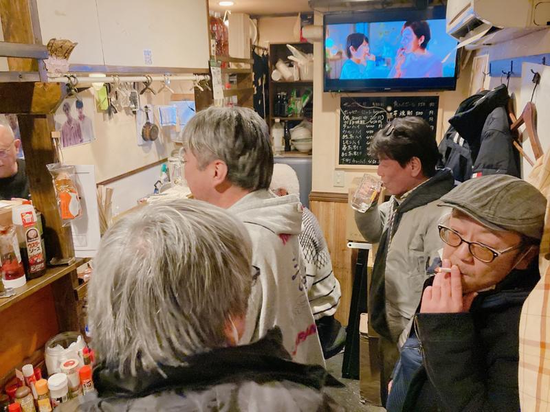 マスターの人柄と優しい常連さん達に惹かれる～！『立呑み大學』賑やかに呑んで楽しもう！