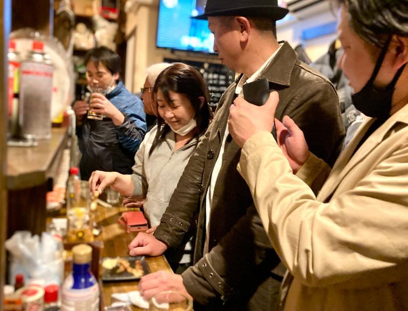 マスターの人柄と優しい常連さん達に惹かれる～！『立呑み大學』賑やかに呑んで楽しもう！