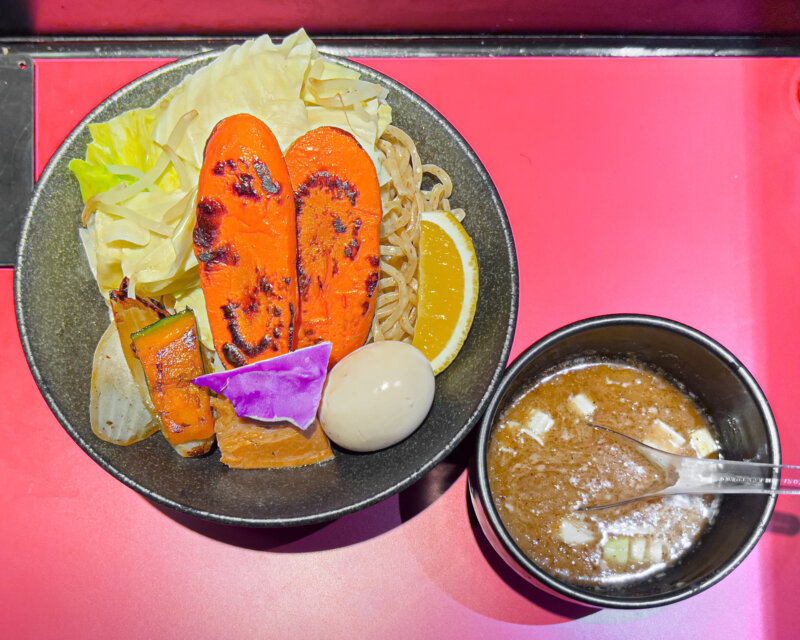 野菜たっぷりのつけ麺が名物！『麺屋土竜』から『麺屋海堂〜土竜一門〜』へ