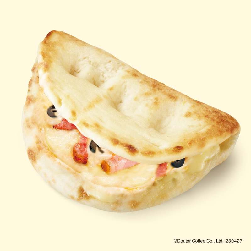 ドトールコーヒーショップで4月27日(木)より きなこホイップ使用の新作タピオカが登場! ピーチの味わいのヨーグルンや、チーズ好き必須のカルツォーネも同日発売