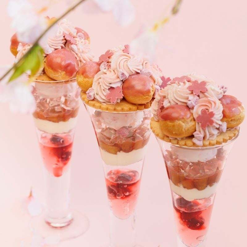 お花見気分でスイーツを満喫！春を彩るサクラと贅沢いちごのスペシャルなパフェ＆タルトが期間限定で登場！