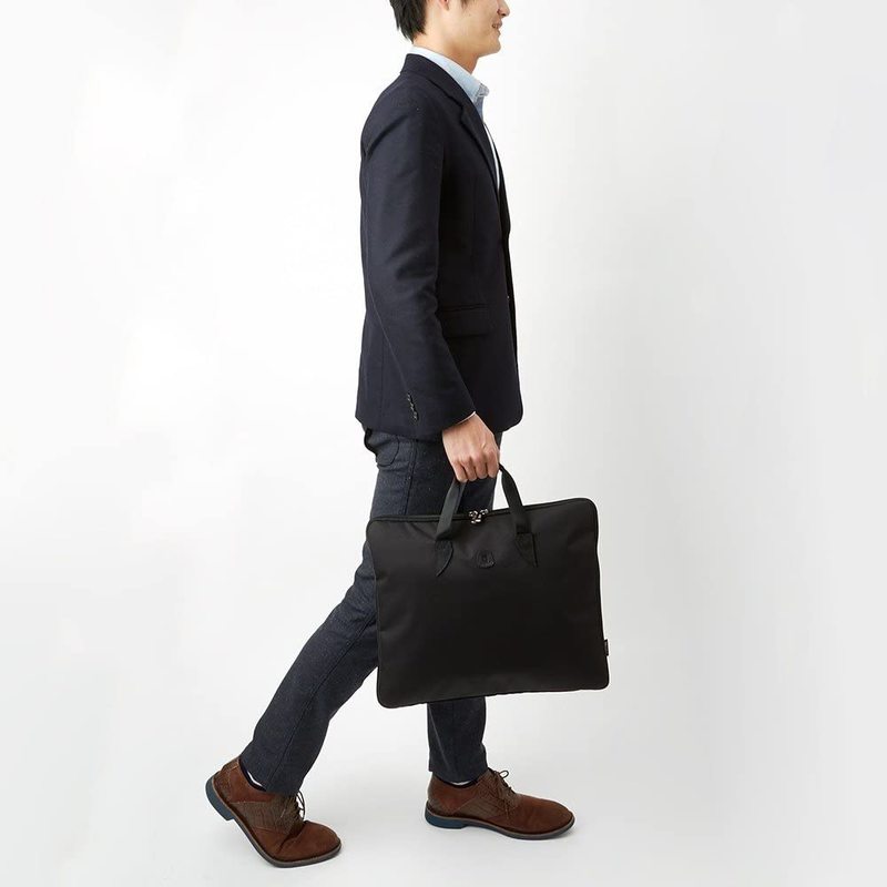 スーツを持ち運びする3つの方法を紹介!シワにならないたたみ方を解説