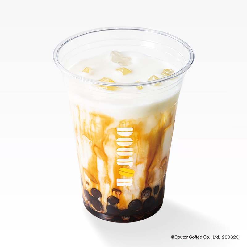 ドトールコーヒーショップにて3月23日（木）より　沖縄黒糖×あずきの季節ラテドリンク、新作ケーキの黒糖ミルクレープを発売