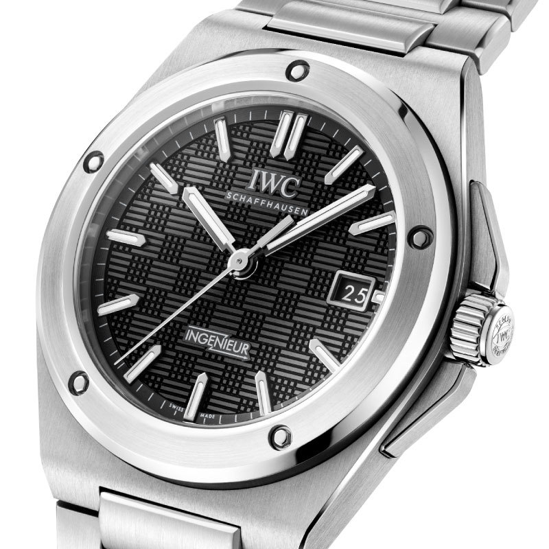 【IWC新作速報】“インヂュニア・オートマティック40”、ジェラルド・ジェンタが手掛けた“インヂュニアSL”を彷彿とさせる最新モデル