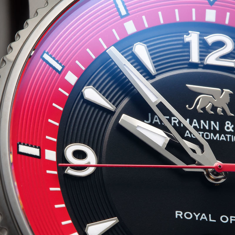 【特許取得ショック・ガードを備える機械式ゴルフ時計】JAERMANN & STUBI（ヤーマン＆ストゥービ）からロイヤルオープンの新作が登場