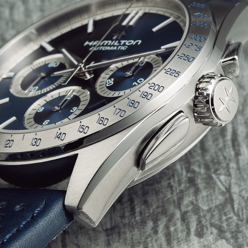 【まさにクロノグラフの王道スタイル】ハミルトンの新シリーズ、“ジャズマスター パフォーマー オートクロノ 42mm”【デザイン性と機能性を両立した新機軸に注目】