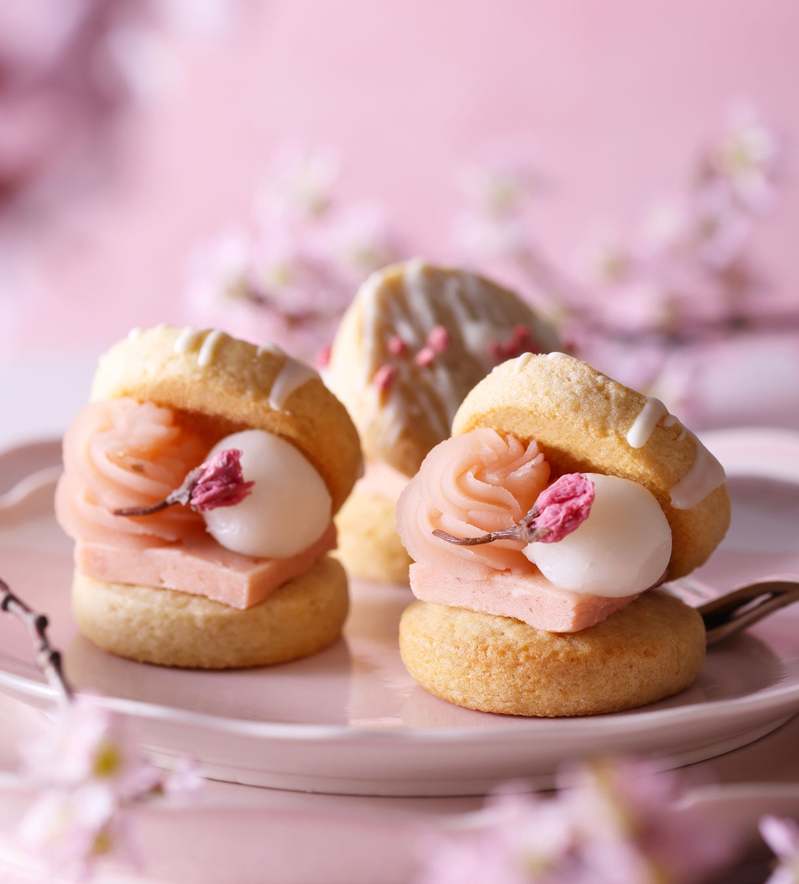【ベイカーズ ゴナ ベイク】桜あん、白玉団子をあわせた “日本の春”がテーマの桜香るスコーンサンドを新発売!苺とピスタチオのスコーンも登場