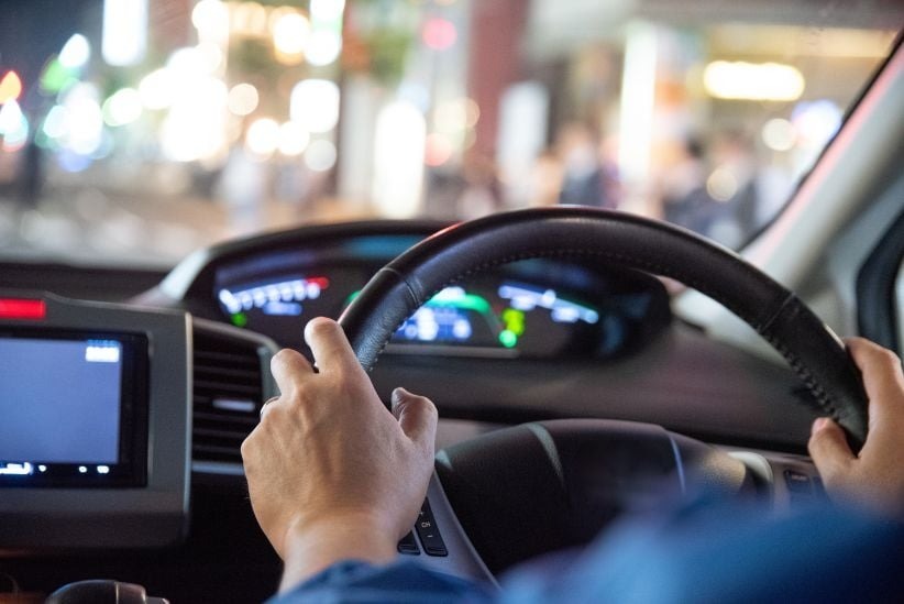 「自動車保険はどれも同じ」って本当?みんなはどう選んでる?“特約”や“ロードサービス”…加入前にチェックするポイントは?年齢別の相場も