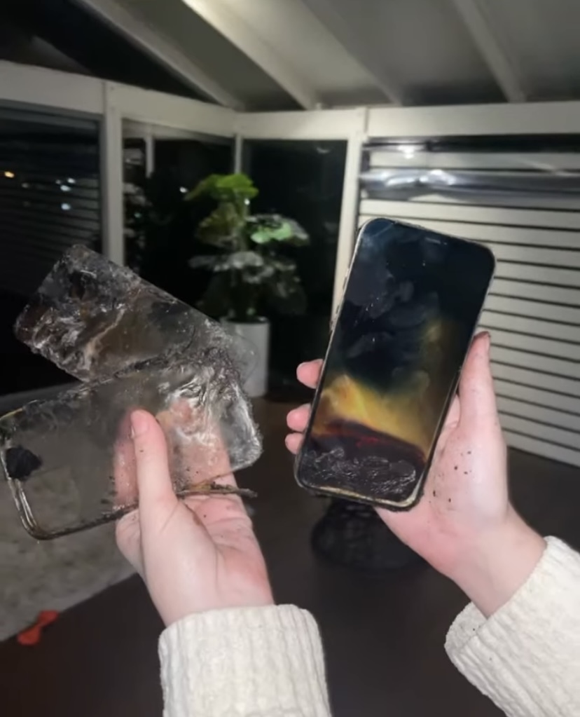 BBQコンロに落としてしまい焼け焦げてしまったiPhone。拾い上げた女性たちは、奇跡的状況を目の当たりにして大興奮！！【海外・動画】