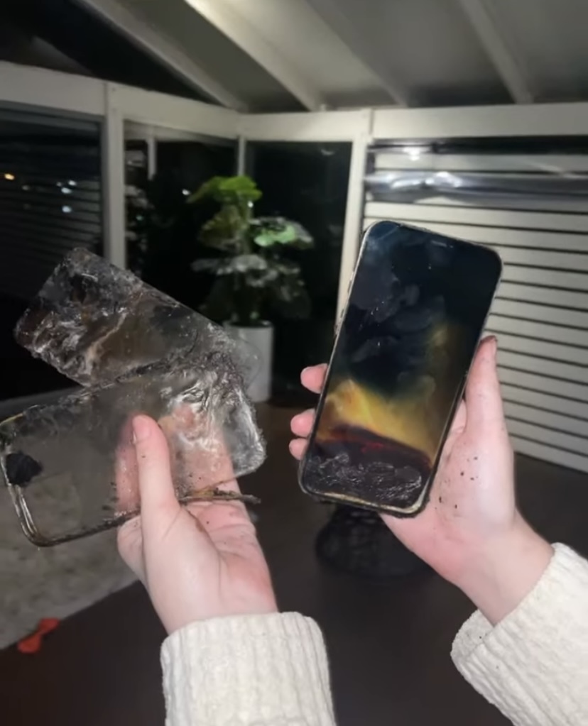BBQコンロに落としてしまいiPhoneが丸焦げに!拾い上げると奇跡ともいうべき事象が!!そう、iPhoneならね!【海外・動画】