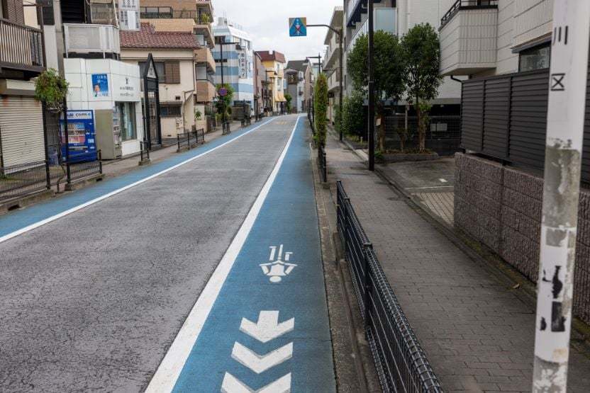 一方通行標識はどんなマーク？逆走した場合・自転車にも適用される？