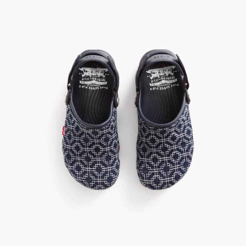 「リーバイス」と「クロックス」がコラボコレクションを発売