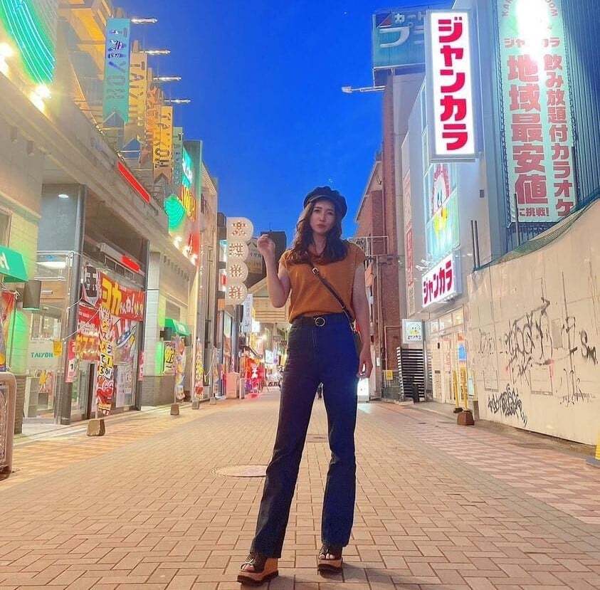 休日の晴れた日はヨンマル日和！レトロ可愛さと丸目に一目惚れ♡MT乗りの美女はキャンプやツーリングが趣味です♪