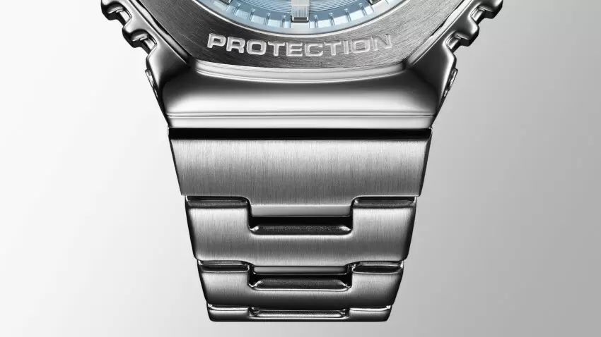 カシオ、ベゼルとバンドにメタルの輝き　G-SHOCK「GM-2110D」