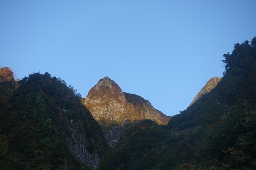 【Vol.67 雨飾山】秋の紅葉が広がる雨飾山に登ってきた！／バン旅百名山