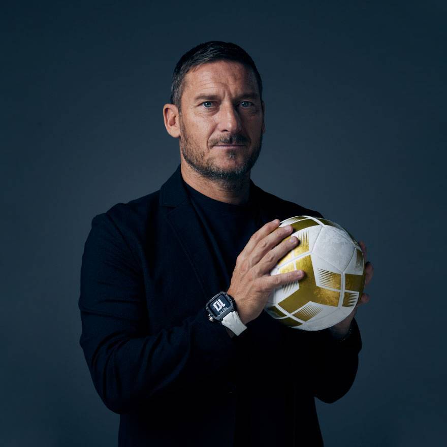 【世界限定100本!?】サッカー元イタリア代表とコラボした特別なアップルウォッチケース