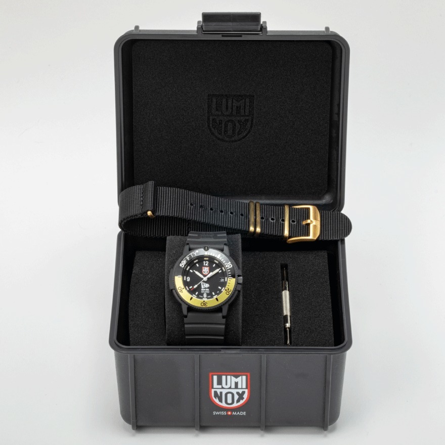 【ルミノックス × “NEW ERA ”がコラボ時計】200m防水、ブラックとホワイトの２モデルを発売