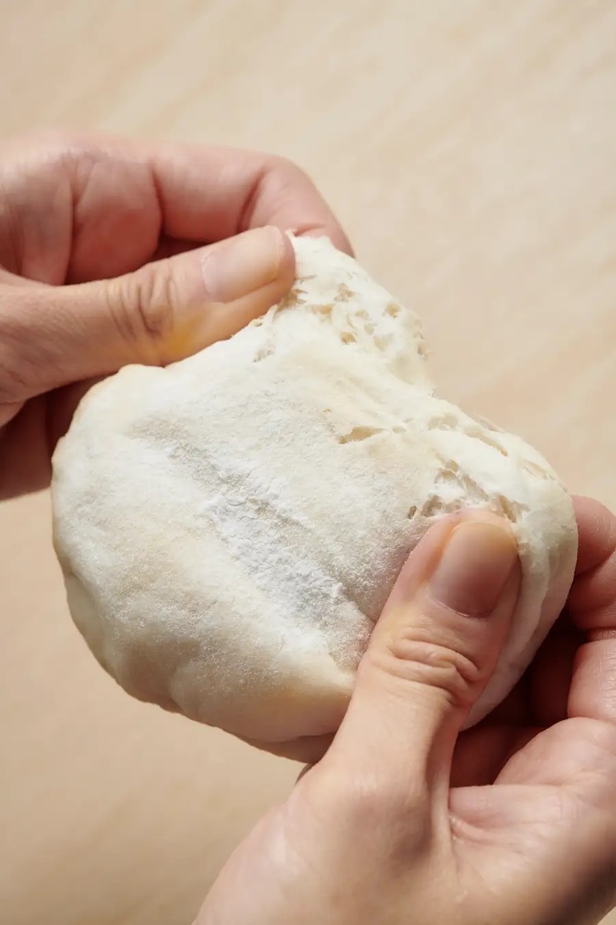 もちもちやわらか食感、まるで大福のような食べ心地、北海道産もち米を使用した和菓子屋のあんぱん、「千秋庵の大福パン」が新登場！