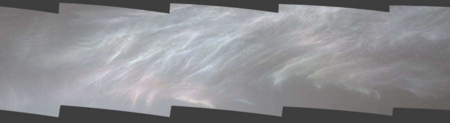 レインボーに輝く火星の「真珠母雲」を探査機キュリオシティが撮影