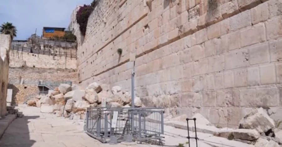聖書のモチーフが彫刻された「2000年前のアメジスト」がエルサレムで見つかる