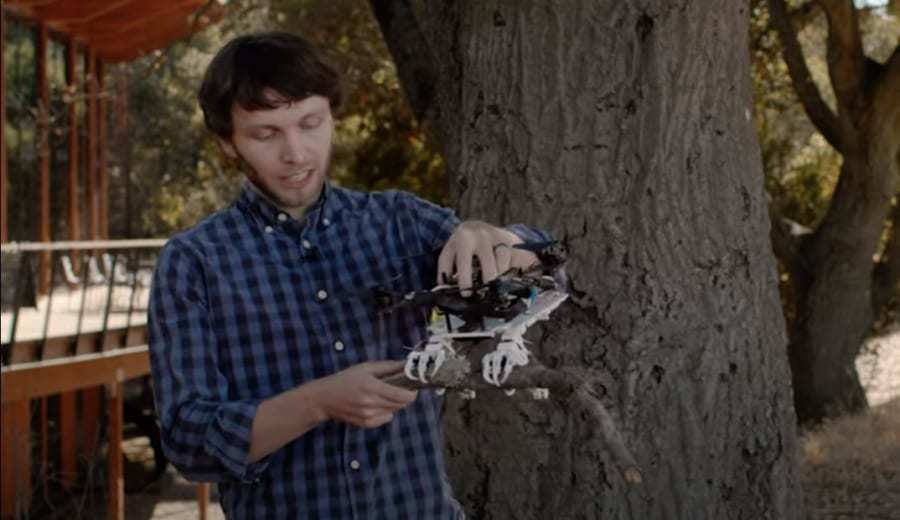 鳥をマネして「枝に着地するドローン」を開発　米スタンフォード大学