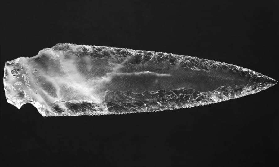 世にも珍しい「クリスタル石器」、聖なる力を宿す「魔法の剣」として作られた可能性も(スペイン)