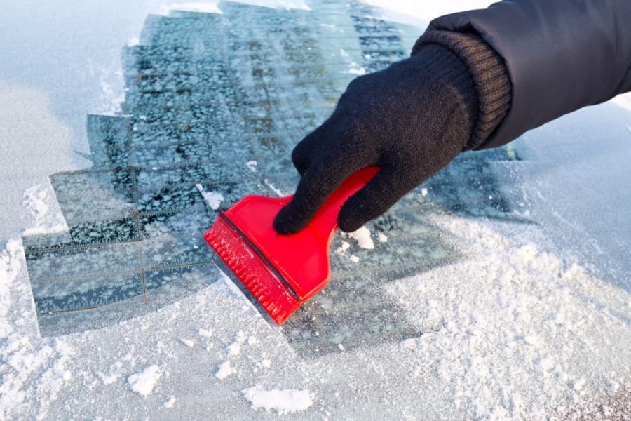 「静電除氷」で車のフロントガラスの霜取りを簡単にする研究　霜の下部は正、上部は負に帯電する