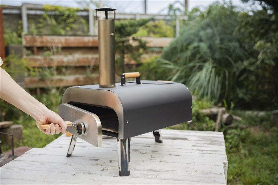 【ポータブルピザ窯】こんなのないかな?と思って調べたらあった!キャンプにBBQに!庭で手軽にピッツァを焼けちゃう!