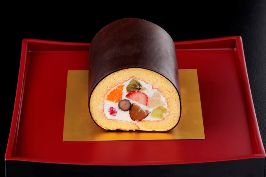 横浜ベイシェラトン 8種類の具材の「恵方巻ロールケーキ」50本限定