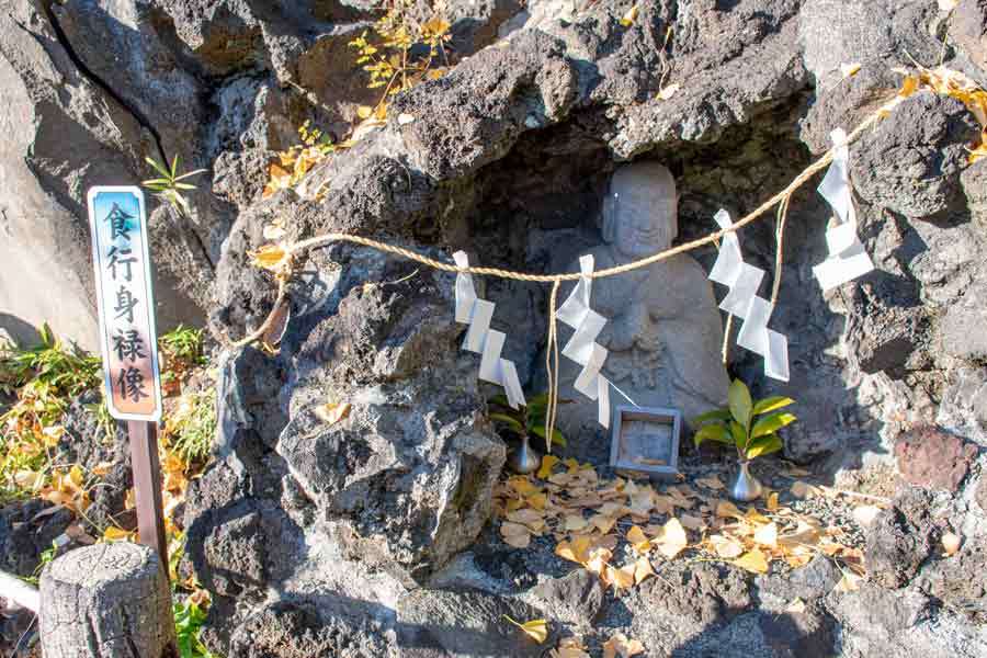 小さくても山登り気分　都内現存最古の「富士山」登ってみた