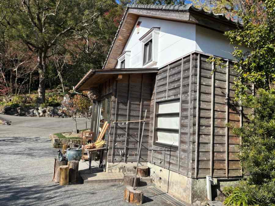 鹿児島・仙厳園の「猫神社」が遷座　新たな鎮座地を参拝してきた