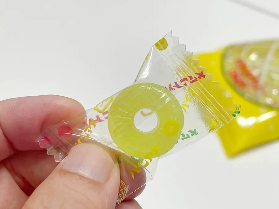 知らんかった！　パインアメにはなんで穴があいている？担当者に聞いてみた
